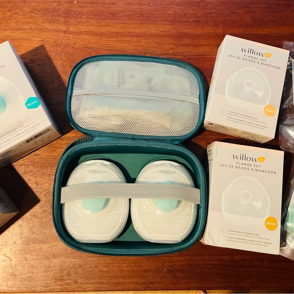 Willow Breast Pump Set with Teal Case - Picture 1 of 12